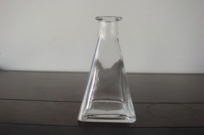 匠心玻璃，芬芳之器——義烏市九如玻璃制品廠熱銷(xiāo)玻璃香熏瓶與包裝容器